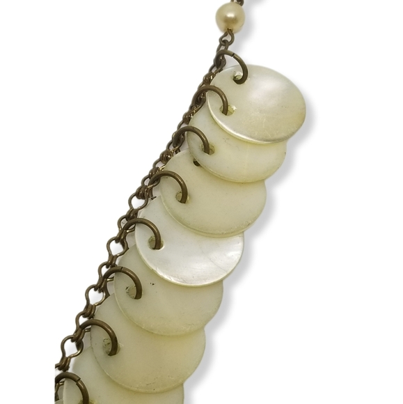 1930s SHORT MOTHER OF PEARL DISK & FAUX PEARL BRASS CHAIN NECKLACE - Picture 4 of 6